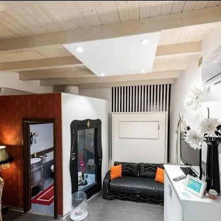 2 In The Historic Center Apartment Bari