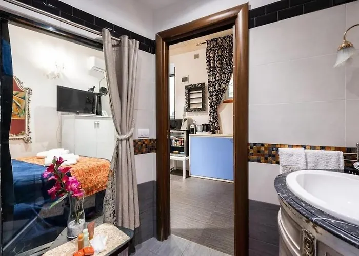 2 In The Historic Center Apartament Bari